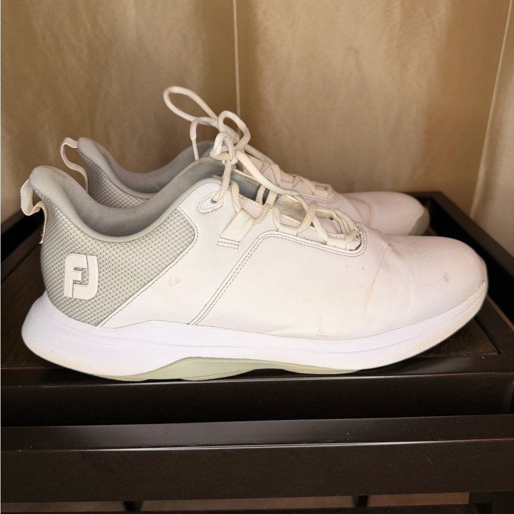 FootJoy Men's Prolite- White and Light Gray golf shoes